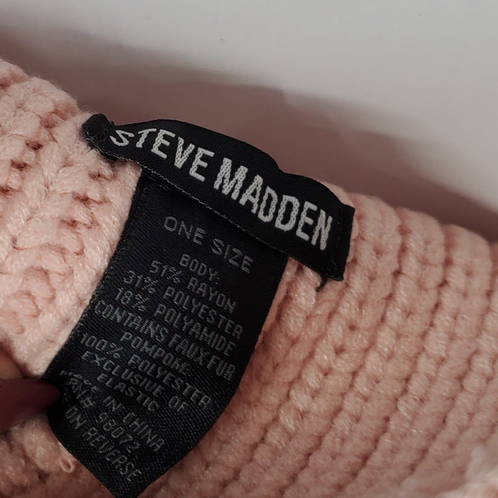 Steve Madden Women's Wide Cuff Blush Pink Faux Fur Pom Beanie Hat One Size B10 - Picture 3 of 3